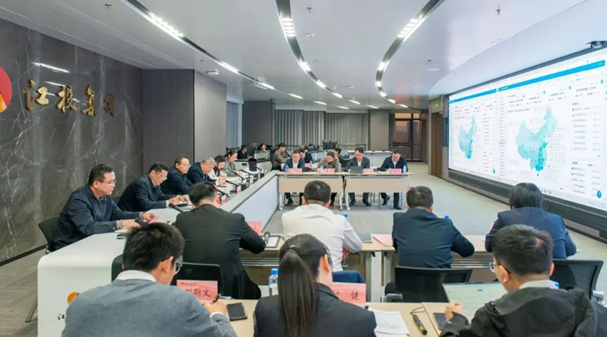 省國資委黨委委員、副主任余彤一行到集團公司調研經濟運行工作.jpg