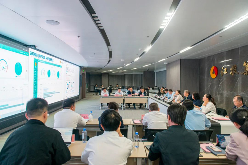 省國資委副主任張驊一行調研集團數字化建設工作.jpg